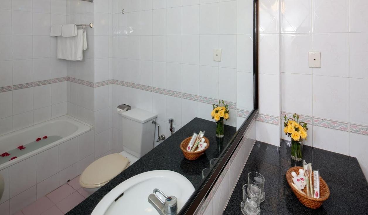 Lucky Central Hotel & Travel Hanoi Dış mekan fotoğraf
